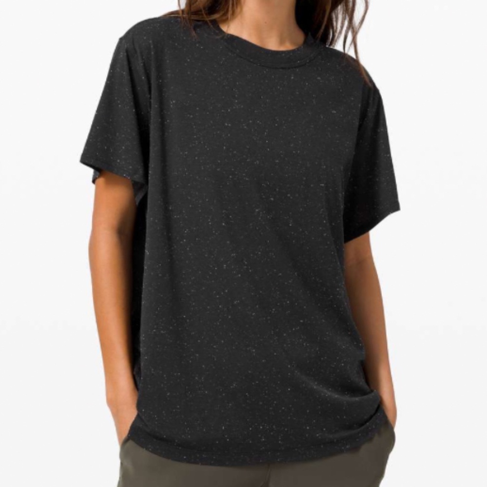 Lululemon All Yours Boyfriend Tee Black / White P2P 18.5"